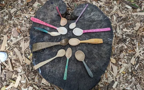 Private booking short course, introduction to spoon carving, photographed by London Green Wood