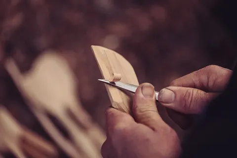 Whittling Course (for Adults or Young People 10yrs+), photographed by Woodmatters