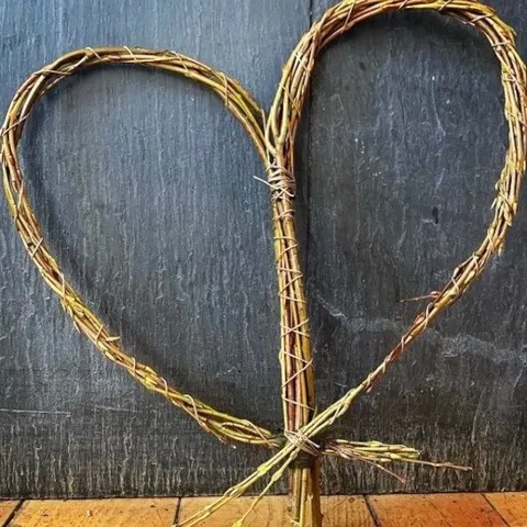 Beginner Green Wood Sculpture Workshop, photographed by Gifted Crafts