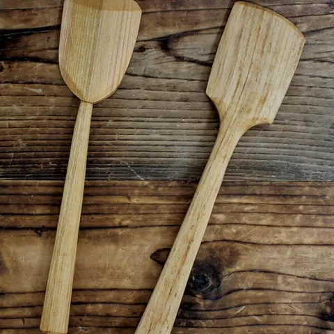 Spatula and Butter Spreader Carving Workshop, photographed by The Green Wood Guild