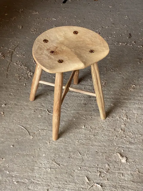 Saddle top stool course, photographed by Ambrosevevers