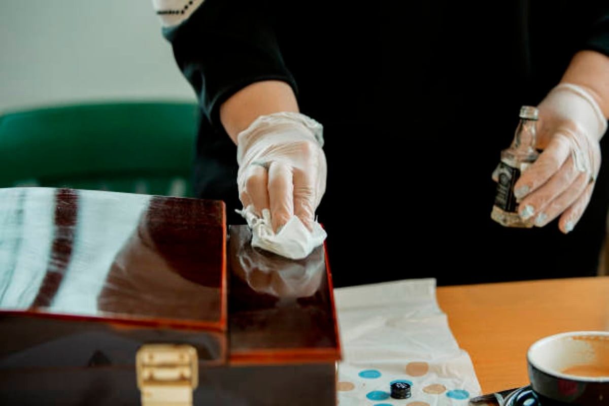 Introductory Wood Finishing course, photographed by Philip Hodge
