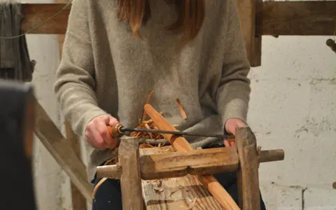 Make a Shaving Horse Green Woodworking Course, photographed by Ben Willis Woodcraft