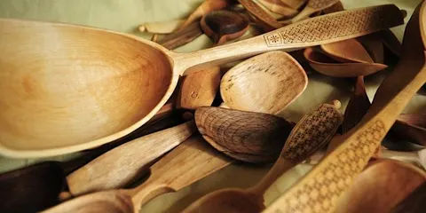 Spatula Carving with Adam Hawker, photographed by Dorset Wildlife Trust